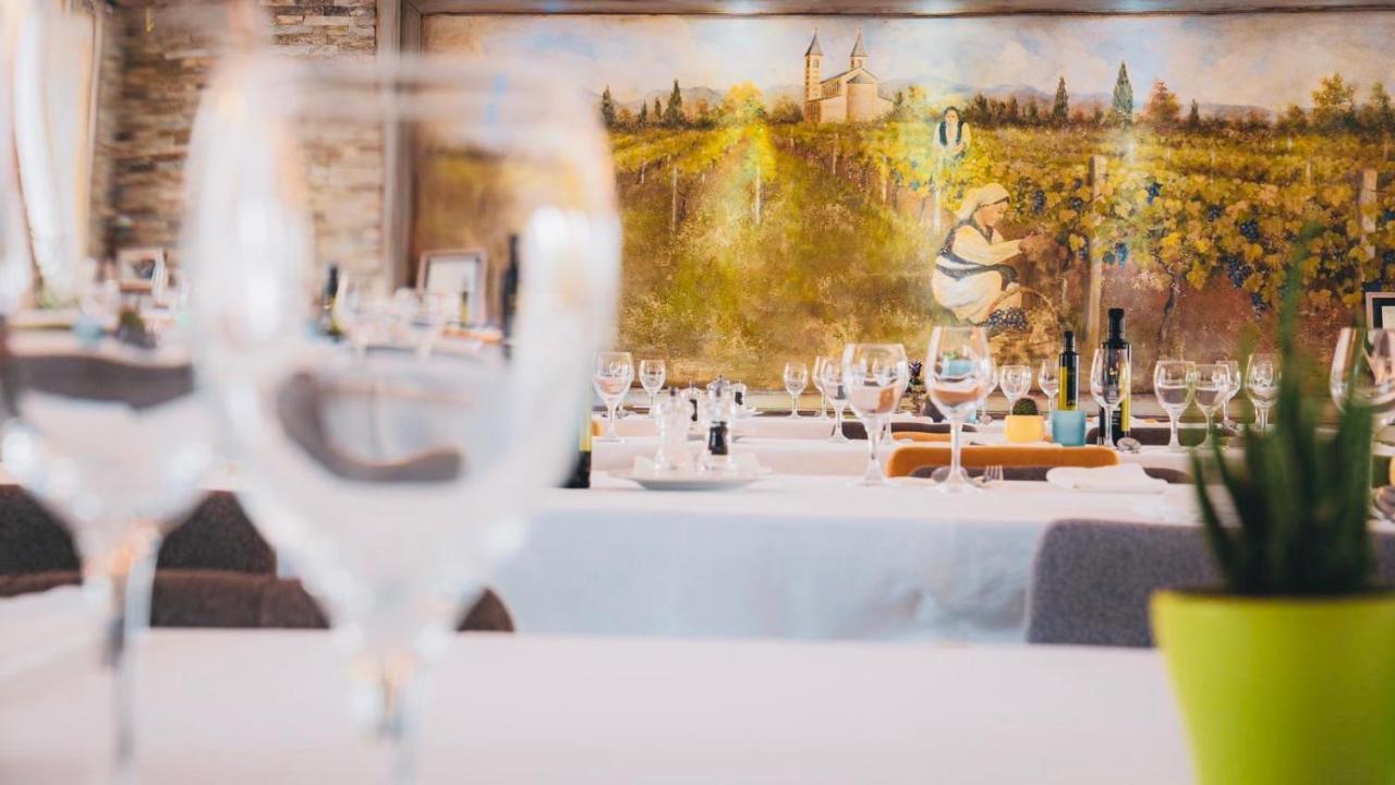 Wine Hotel Cesarica Međugorje Buitenkant foto